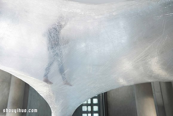 蠶繭般的異形物體 時裝品牌 COS 的裝置藝術 - www.iyw0659.cn
