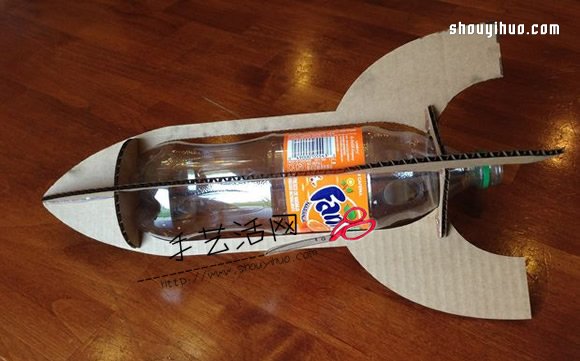 火箭模型玩具手工制作 用飲料瓶和瓦楞紙做 - www.iyw0659.cn