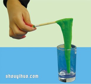 化學小實驗:硼砂和白膠制作好玩“果凍” - www.iyw0659.cn