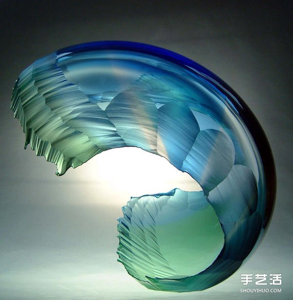 如果海浪被冰凍:玻璃雕塑呈現(xiàn)風(fēng)起云涌瞬間 - www.iyw0659.cn