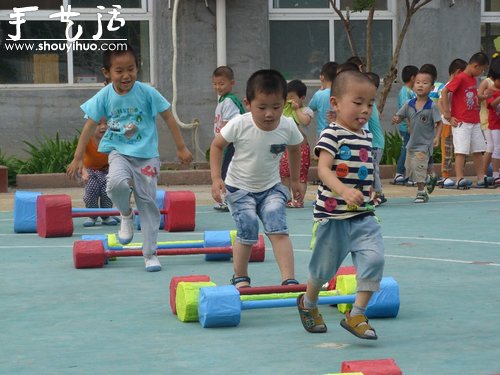 廢舊材料制作幼兒舉重器 - www.iyw0659.cn