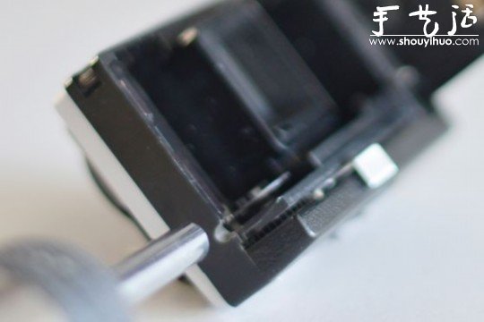 舊相機DIY改裝成iPhone手機充電插座 - www.iyw0659.cn