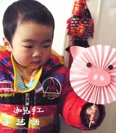 紙張+雪糕棒 手工制作可愛小豬紙扇 - www.iyw0659.cn