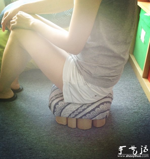 硬紙板手工DIY小凳子的教程 - www.iyw0659.cn