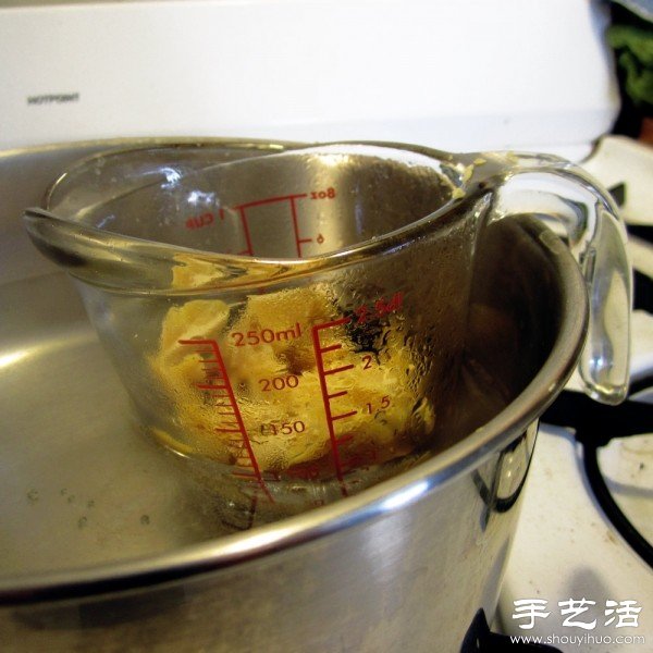 橡果殼+蜂蠟 DIY漂浮在水面上的浪漫燭臺 - www.iyw0659.cn