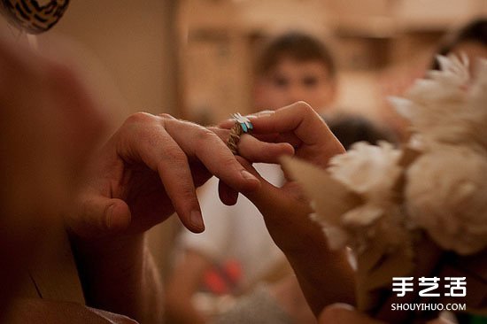 瓦楞紙制作的城鎮(zhèn) 宣傳環(huán)保回收再利用的理念 - www.iyw0659.cn
