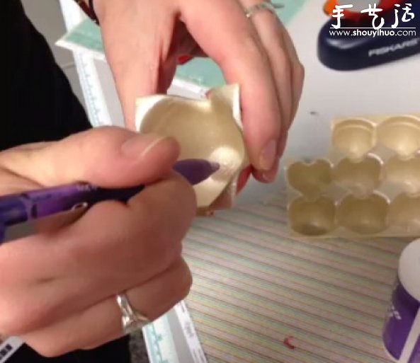 雞蛋托和紐扣手工DIY假花的教程 - www.iyw0659.cn