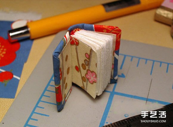 自制迷你本子DIY圖解 可愛小本子的做法教程 - www.iyw0659.cn