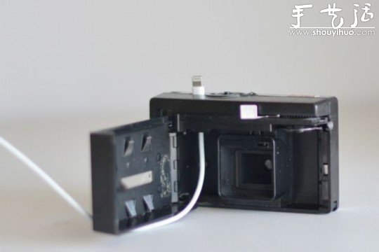 舊相機DIY改裝成iPhone手機充電插座 - www.iyw0659.cn