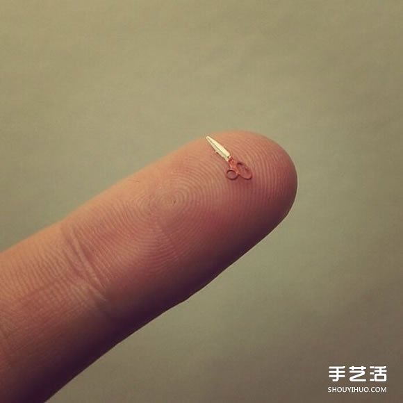 她辭退律師工作 只為完成制作微型家具的夢想 - www.iyw0659.cn