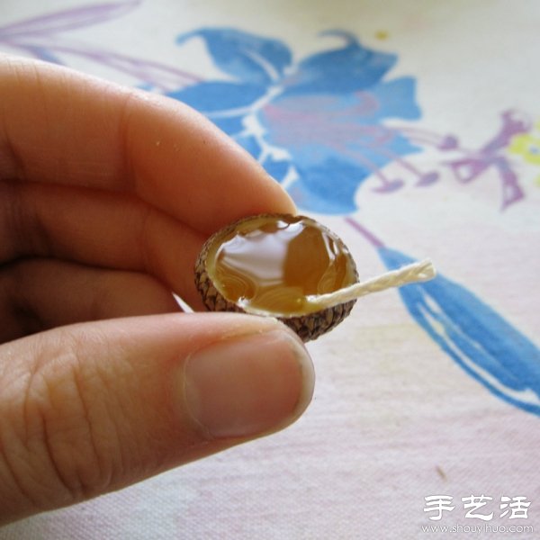 橡果殼+蜂蠟 DIY漂浮在水面上的浪漫燭臺 - www.iyw0659.cn