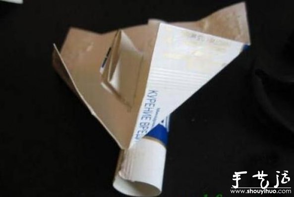 煙盒手工DIY紙模飛機的教程 - www.iyw0659.cn