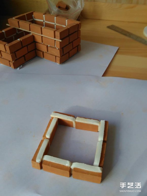 將花壇搬到桌子上!利用廢磚頭DIY制作花盆 - www.iyw0659.cn