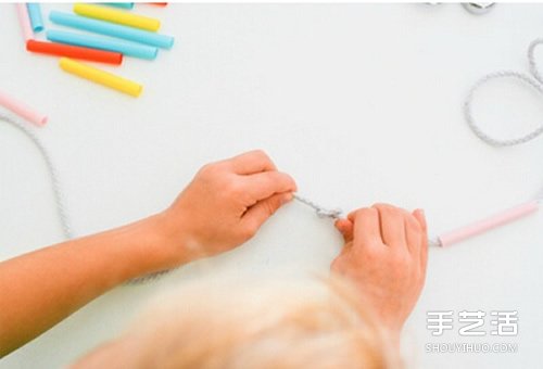 幼兒吸管手工制作 做出節日里漂亮的多彩裝飾 - www.iyw0659.cn