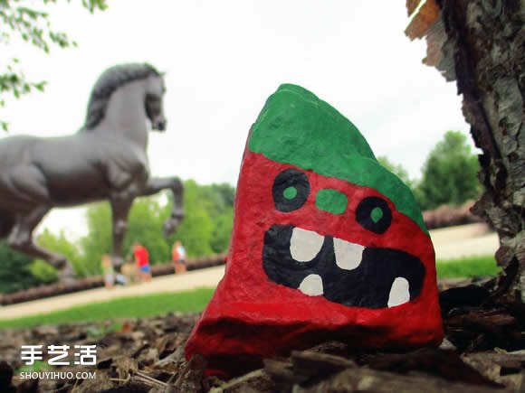 一年畫遍1000顆 讓人想收藏的可愛石頭畫作品 - www.iyw0659.cn
