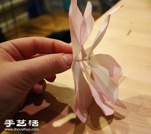 卡紙手工制作漂亮木蘭花的方法圖解教程 - www.iyw0659.cn