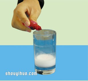 化學小實驗:硼砂和白膠制作好玩“果凍” - www.iyw0659.cn
