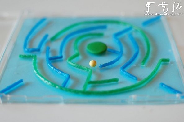 CD盒手工制作成小迷宮玩具的教程 - www.iyw0659.cn