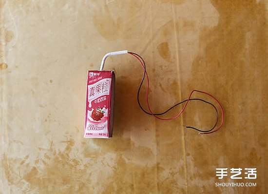 牛奶盒廢物利用DIY制作創意臺燈的方法步驟 - www.iyw0659.cn