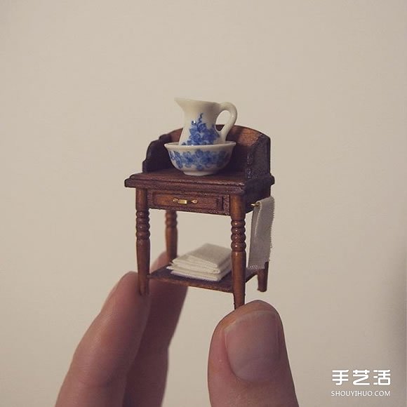 她辭退律師工作 只為完成制作微型家具的夢想 - www.iyw0659.cn