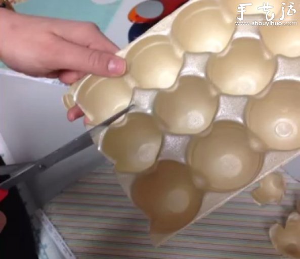雞蛋托和紐扣手工DIY假花的教程 - www.iyw0659.cn