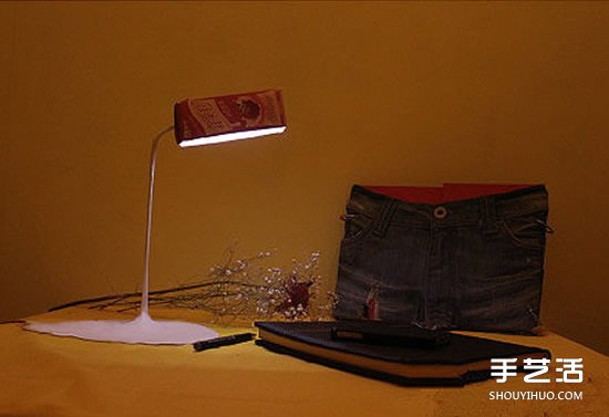 牛奶盒廢物利用DIY制作創意臺燈的方法步驟 - www.iyw0659.cn