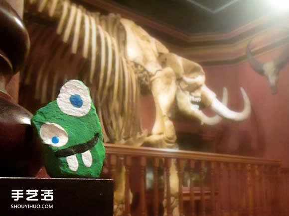 一年畫遍1000顆 讓人想收藏的可愛石頭畫作品 - www.iyw0659.cn