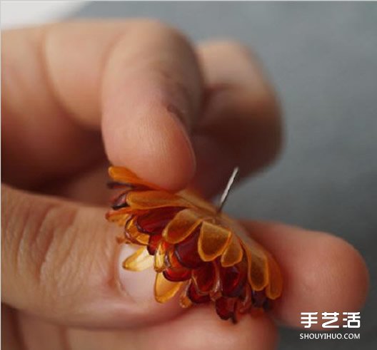 塑料花怎么做 美麗的塑料花頭繩DIY手工制作 - www.iyw0659.cn