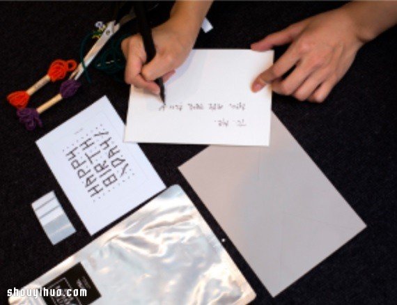 毛線+卡紙 DIY手工制作圣誕生日祝福賀卡 - www.iyw0659.cn