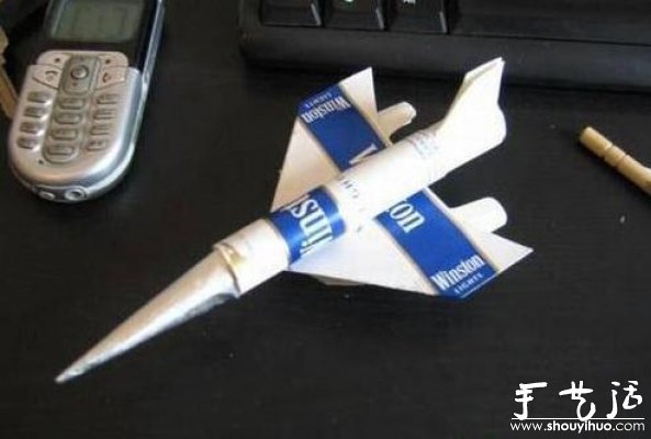 煙盒手工DIY紙模飛機的教程 - www.iyw0659.cn