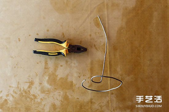 牛奶盒廢物利用DIY制作創意臺燈的方法步驟 - www.iyw0659.cn