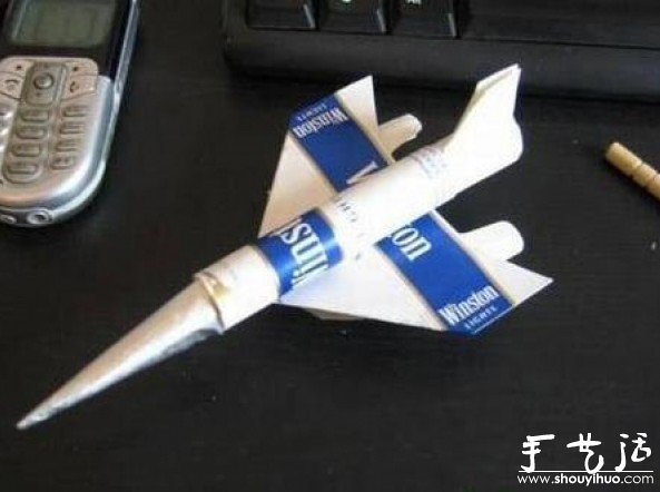 煙盒手工DIY紙模飛機的教程 - www.iyw0659.cn