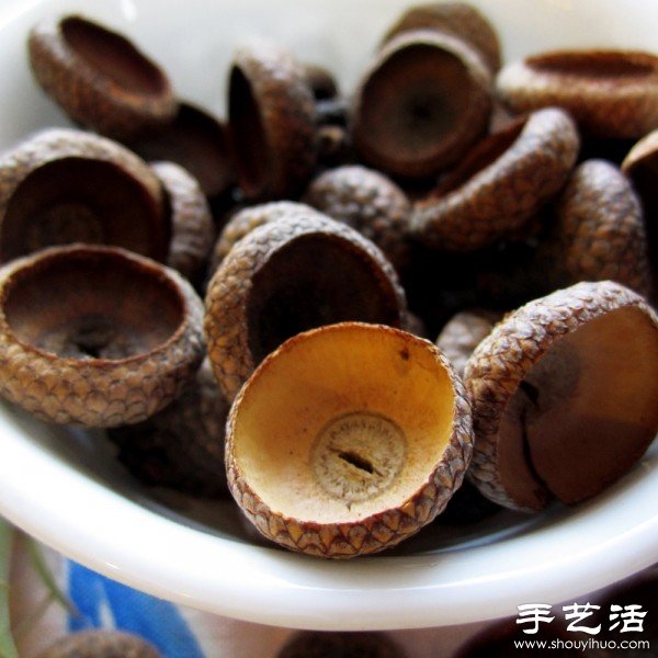 橡果殼+蜂蠟 DIY漂浮在水面上的浪漫燭臺 - www.iyw0659.cn