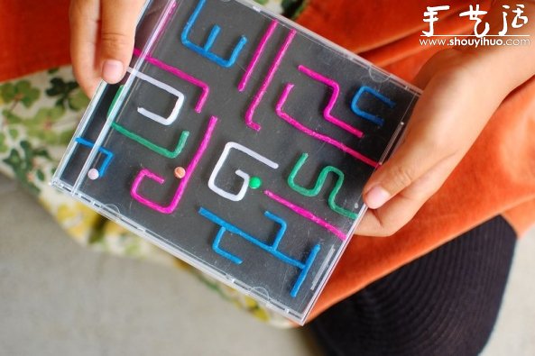 CD盒手工制作成小迷宮玩具的教程 - www.iyw0659.cn
