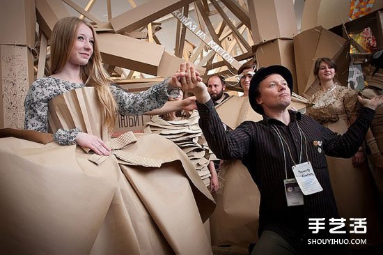 瓦楞紙制作的城鎮(zhèn) 宣傳環(huán);厥赵倮玫睦砟 - www.iyw0659.cn