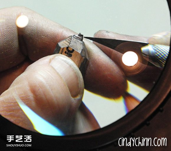 鉛筆筆尖上的精致雕刻 讓你領略手工微雕之美 - www.iyw0659.cn