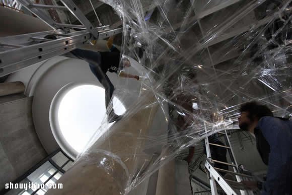 蠶繭般的異形物體 時裝品牌 COS 的裝置藝術 - www.iyw0659.cn