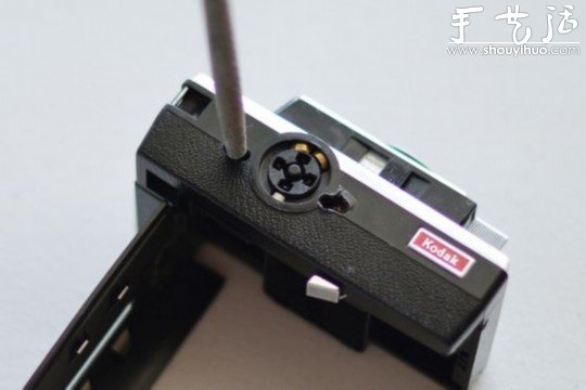 舊相機DIY改裝成iPhone手機充電插座 - www.iyw0659.cn