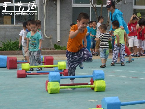 廢舊材料制作幼兒舉重器 - www.iyw0659.cn
