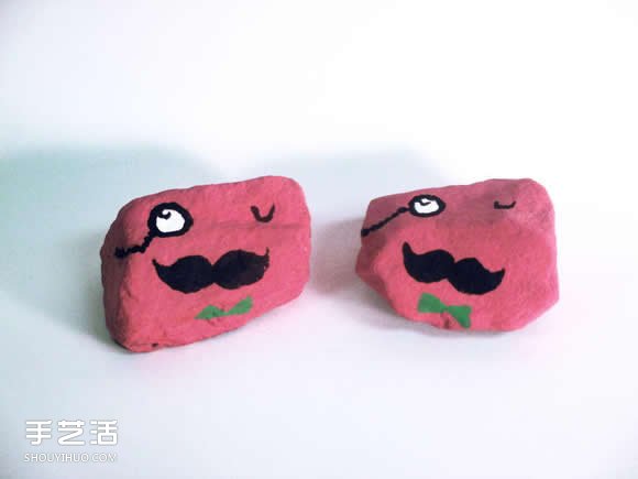 一年畫遍1000顆 讓人想收藏的可愛石頭畫作品 - www.iyw0659.cn