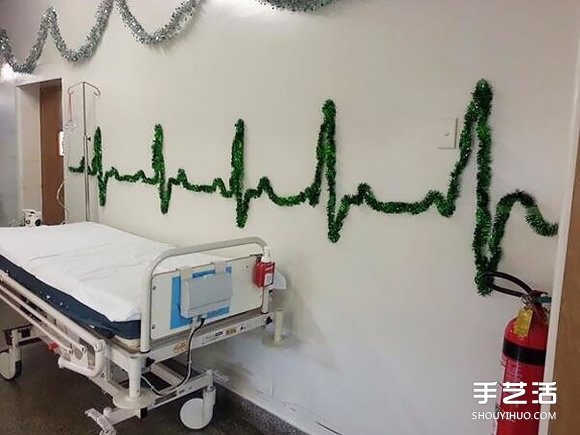 醫院里的圣誕節日裝飾 用保險套制作圣誕樹! - www.iyw0659.cn