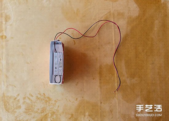 牛奶盒廢物利用DIY制作創意臺燈的方法步驟 - www.iyw0659.cn