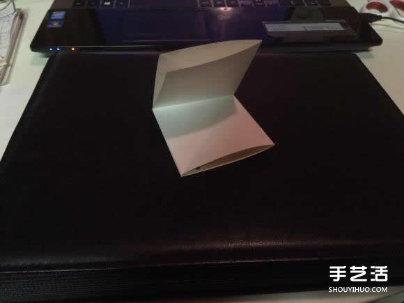 自帶夾頁功能的個性書簽的折法圖解教程 - www.iyw0659.cn