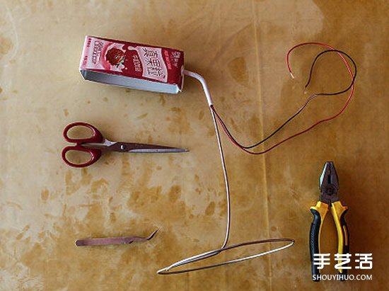牛奶盒廢物利用DIY制作創意臺燈的方法步驟 - www.iyw0659.cn